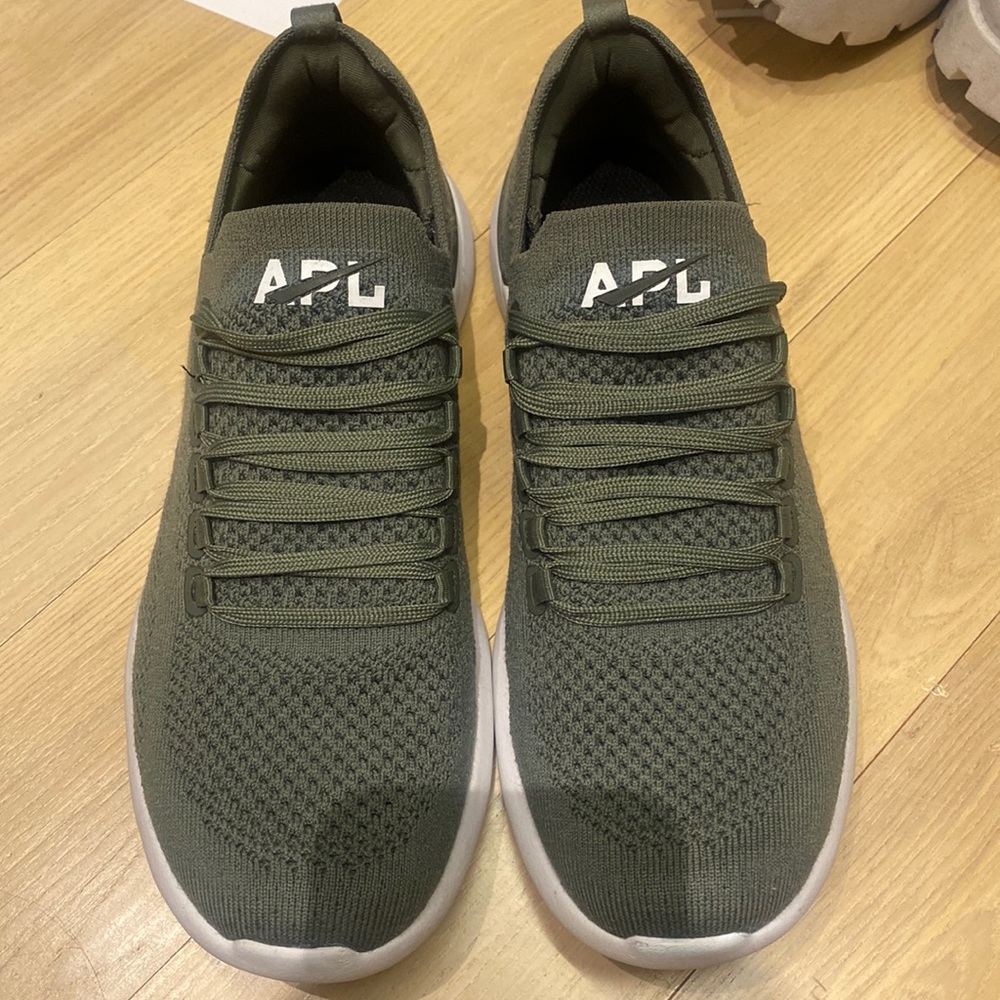 APL running sneakers